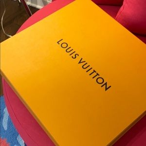 Louis Vuitton Never full bag, box and ribbon etc.
